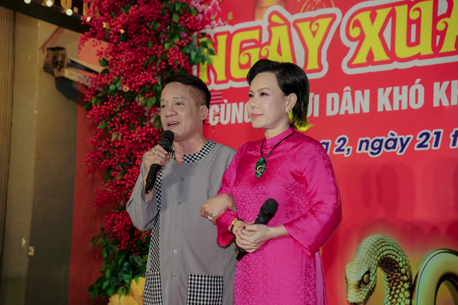 Vợ chồng Việt Hương - Hoài Phương làm việc nhiều ý nghĩa dịp cuối năm-1