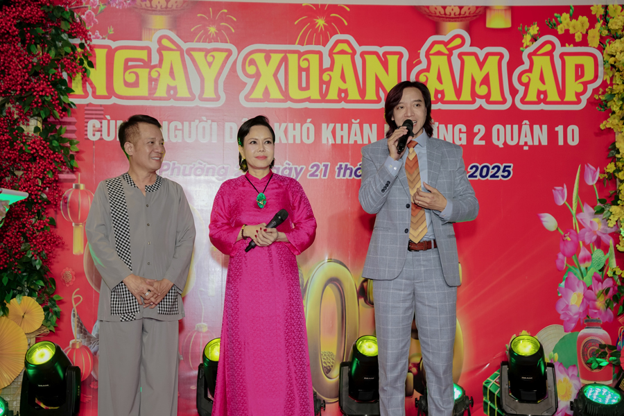 Vợ chồng Việt Hương - Hoài Phương làm việc nhiều ý nghĩa dịp cuối năm-3
